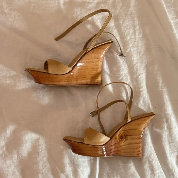 GUESS Y2K Tan Wedge Wood Sandals - Sleek Strappy Design size 7 - Picture 1 of 7